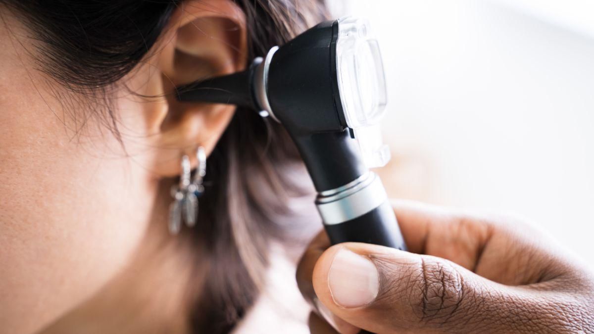 Mengenal Prosedur Membersihkan Telinga di Dokter THT