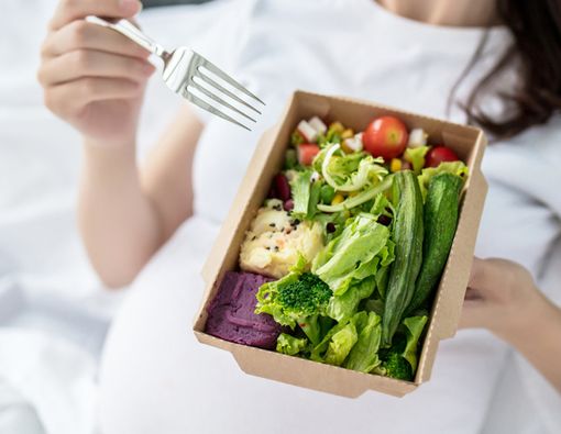 Makanan Mentah yang Harus Dihindari Ibu Hamil