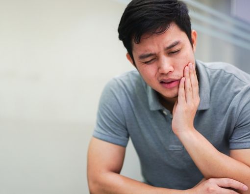 Kenapa Gigi Terasa Ngilu Setelah Dicabut?