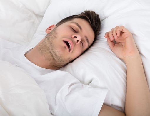 Atasi Mendengkur dengan 8 Cara Ini