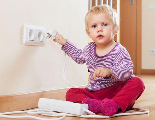 Lindungi Anak dari Bahaya Listrik Rumah