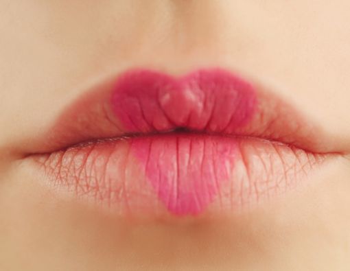 Hati-Hati, Ini Penyebab Bercak Hitam di Bibir