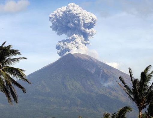 Waspada Penyakit Pernapasan Akibat Erupsi Gunung Agung