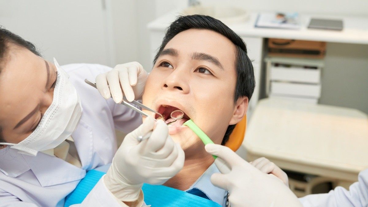 cara menghilangkan gigi berlubang hitam di depan di malaysia