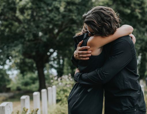 Mengatasi Kesedihan Mendalam Karena Kehilangan Orang Terdekat