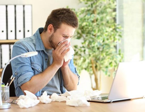 Mengapa Anda Harus Menunda Pekerjaan Saat Sakit?