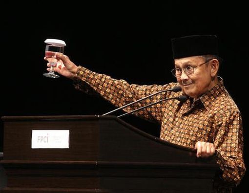 BJ Habibie Dirawat Intensif, Kenali 7 Penyakit pada Lansia
