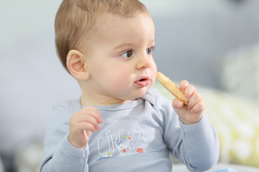 Biskuit Bayi Membantu Pertumbuhan Gigi Anak? Ini Faktanya