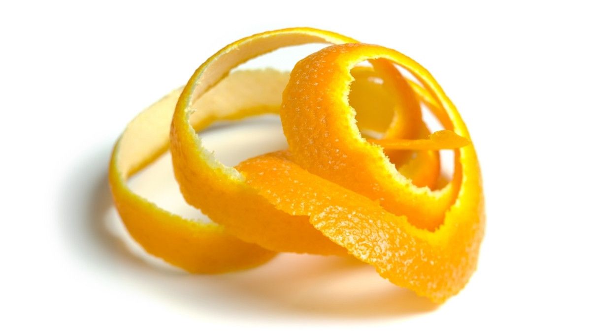 Memutihkan Gigi Menggunakan Kulit Jeruk, Ini Caranya