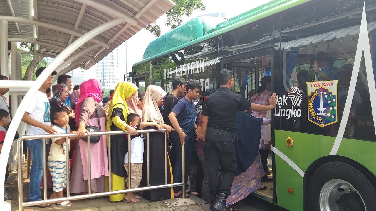 8 Kiat Tetap Sehat Meski Sering Naik Angkutan Umum