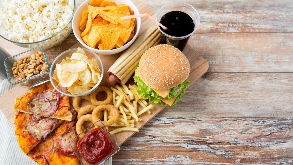 Waspada, Makan Junk Food Sebabkan Penyakit Asam Lambung