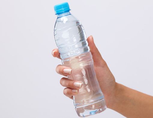 Ada Bakteri dalam Air Minum Kemasan dari Malaysia, Ini Bahayanya