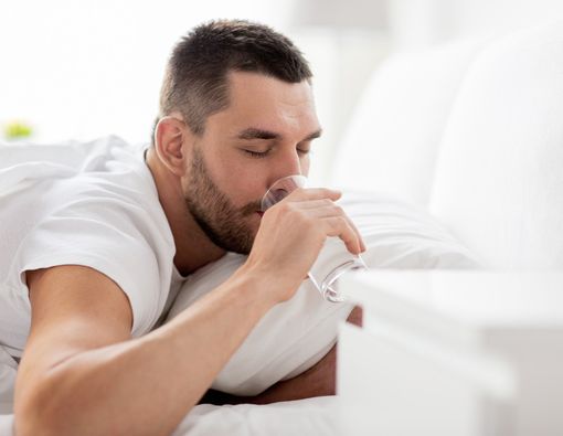 5 Manfaat Luar Biasa Minum Air Putih Setelah Bangun Tidur