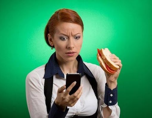 6 Cara Mengontrol Pola Makan Saat Stres