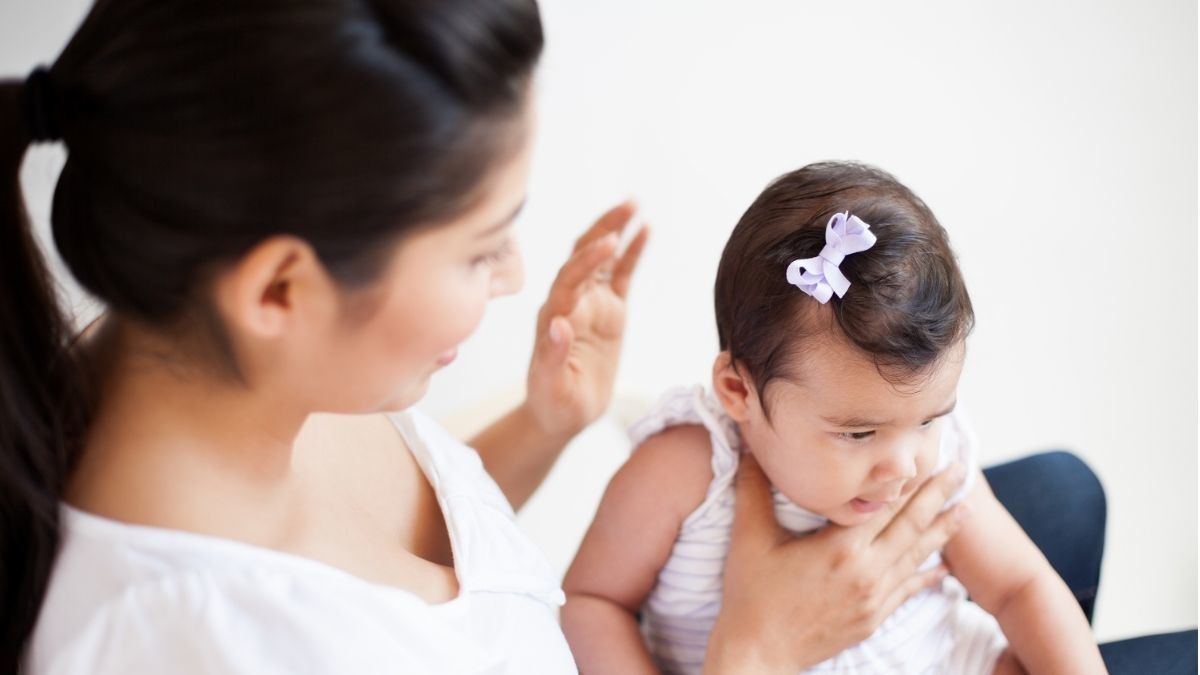 Cara Membuat Bayi Sendawa Setelah Menyusu