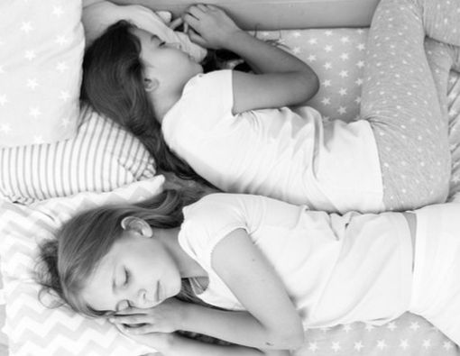 Waktu yang Tepat bagi Adik Kakak untuk Tidur Terpisah