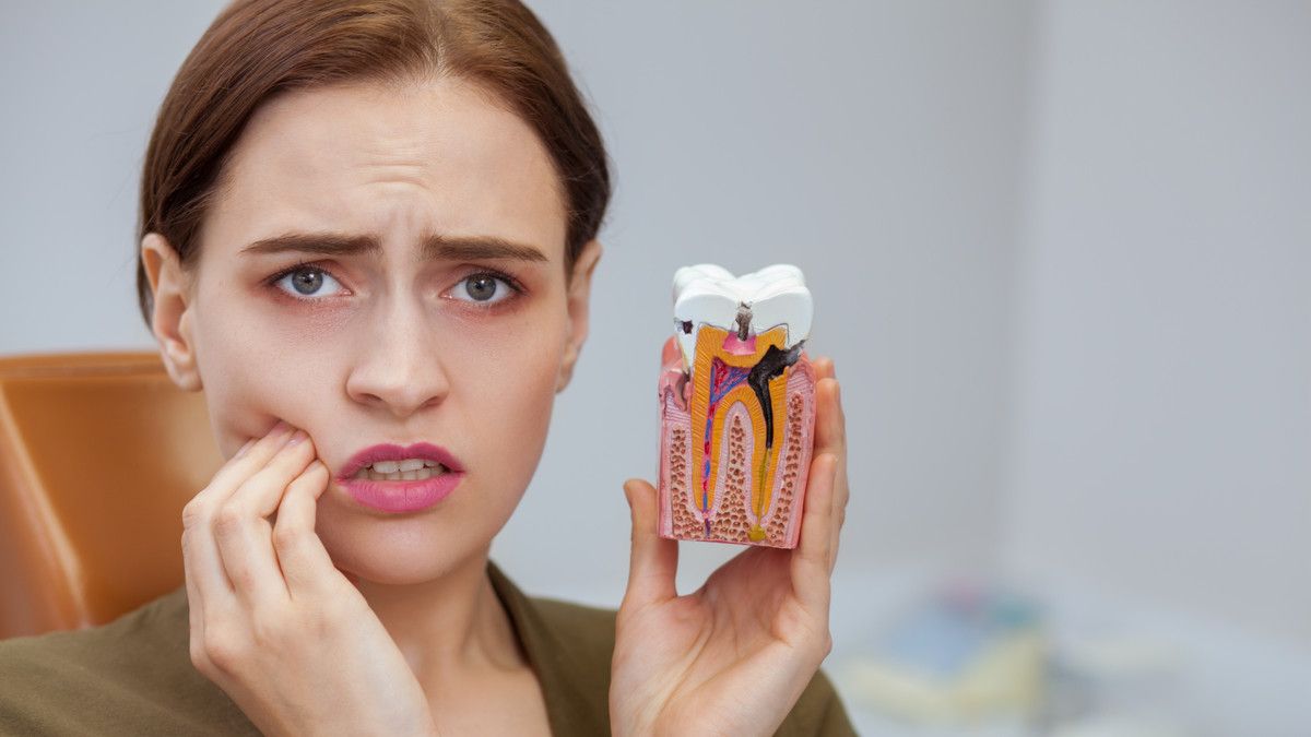Membiarkan Gigi Berlubang Terlalu Lama? Ini Akibatnya! - KlikDokter