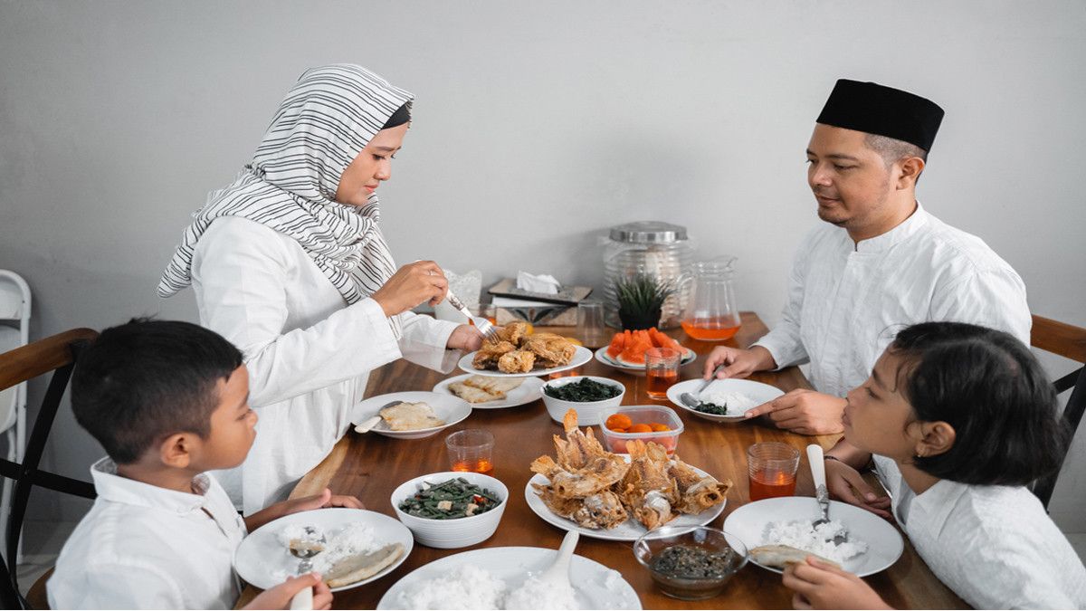 Mau Terhindar dari Infeksi Virus Corona? Hindari Makanan Ini saat Sahur!