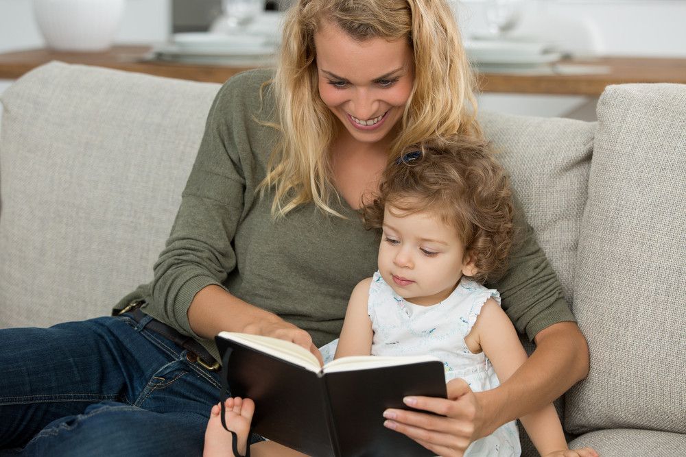 5 Manfaat Membacakan Dongeng untuk Anak