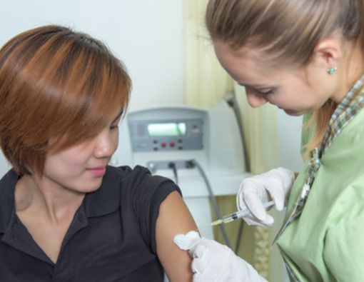 Apa yang Terjadi pada Tubuh Bila Diberi Vaksin Saat Sakit?