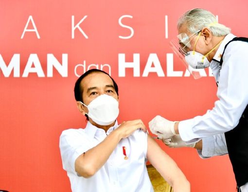 Kenali Suntik 90 Derajat dalam Vaksinasi COVID-19