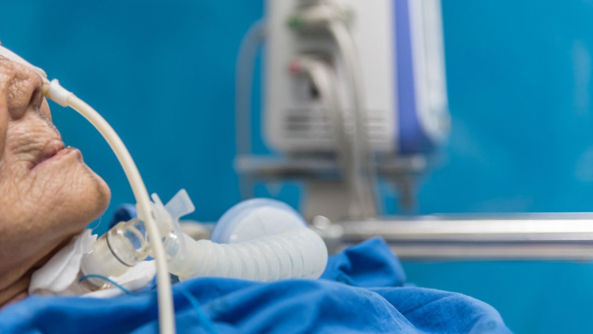 4 Tindakan Medis bagi Lansia Kritis Saat di ICU