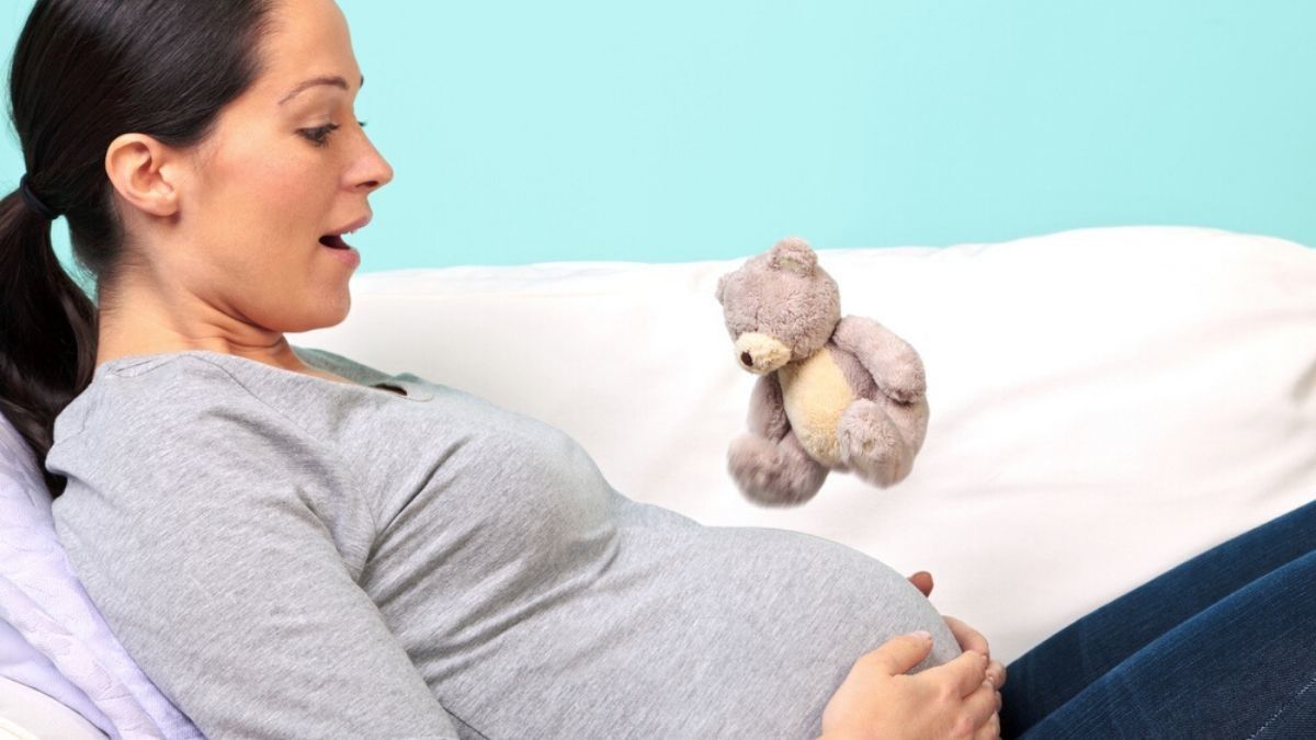 Tendangan Bayi di Dalam Perut, Ini Maknanya