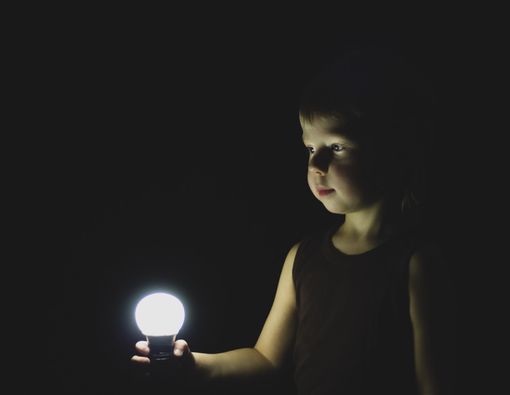 Anak Takut Gelap? Atasi dengan Cara Ini