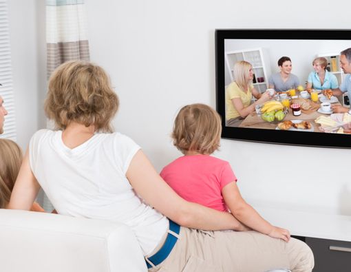 Berapa Jarak Menonton Televisi yang Tepat?