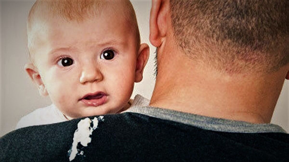 5 Penyebab Bayi Muntah yang Perlu Anda Tahu (newkidscenter.com)