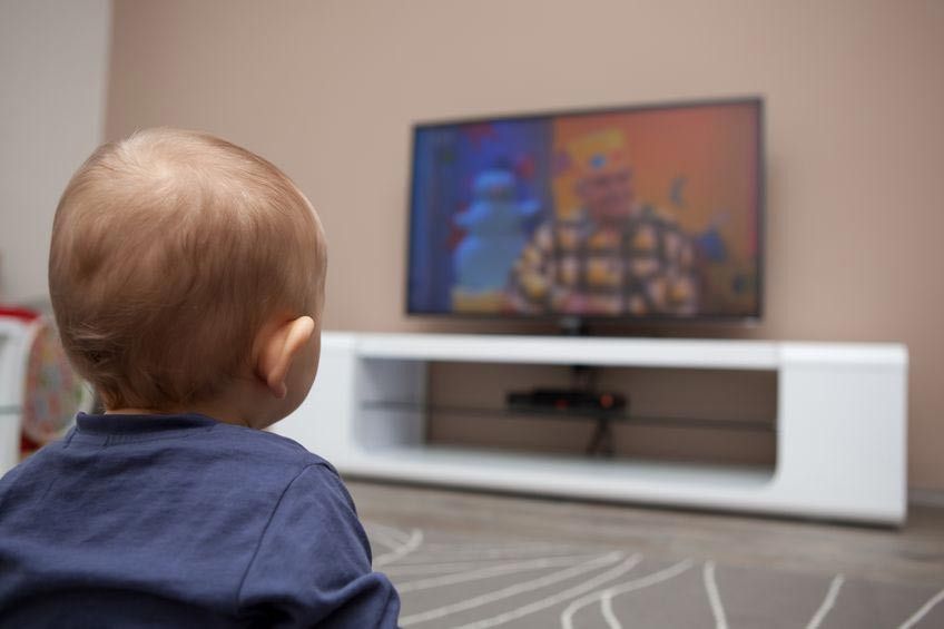 Seberapa Efektif Televisi dalam Mendidik Bayi dan Batita?