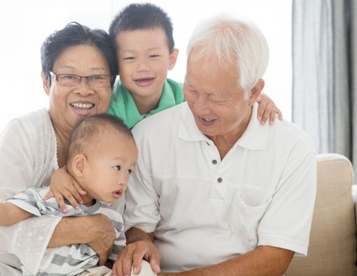 Mengatasi Gap Pendidikan pada Anak yang Sering Dititipkan kepada Nenek dan Kakek