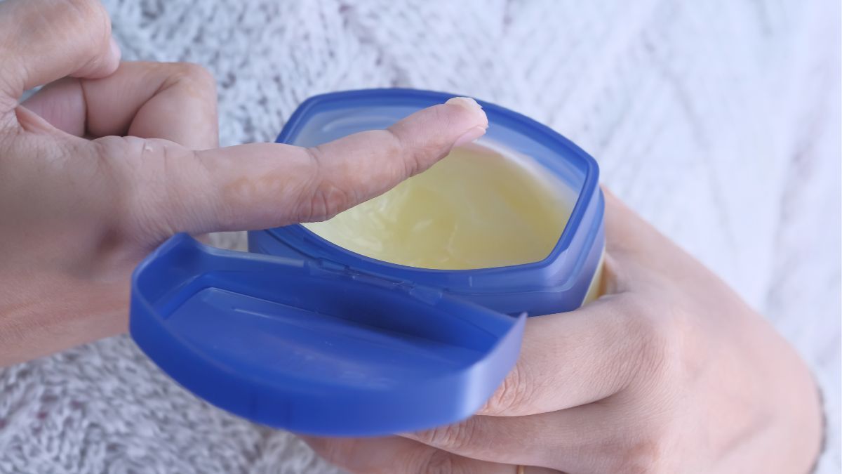 Balut Luka dan Oleskan Salep