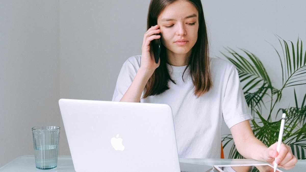 Penyebab Seseorang Tidak Suka Komunikasi Via Telepon