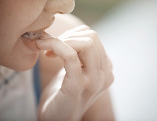 Sering Menggigit Kuku Bisa Bikin Sakit Perut