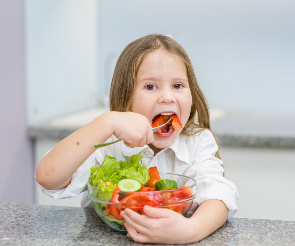 Kiat Ampuh agar Anak Terbiasa Makan Sayur
