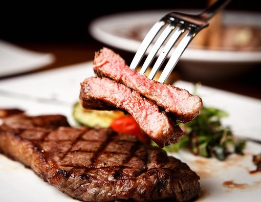 Benarkah Konsumsi Daging Panggang Picu Darah Tinggi?