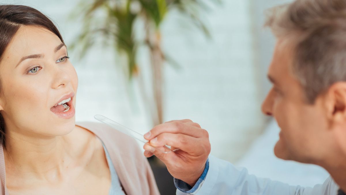 Ada Rasa Logam di Mulut Ibu Hamil, Bagaimana Mengatasinya?