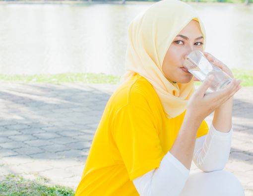 6 Manfaat Air Zamzam bagi Jemaah Haji yang Hamil