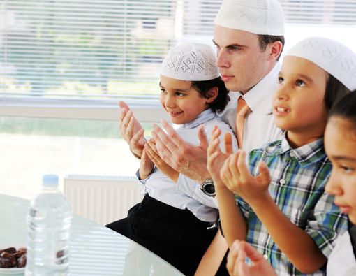 Agar Anak Tak Mudah Lapar Saat Puasa, Bunda dan Ayah Bisa Lakukan Ini!