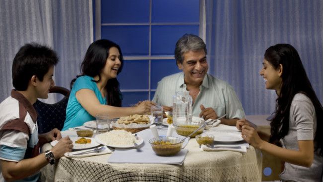 Alasan Mengapa Anda Tak Boleh Melewatkan Makan Malam