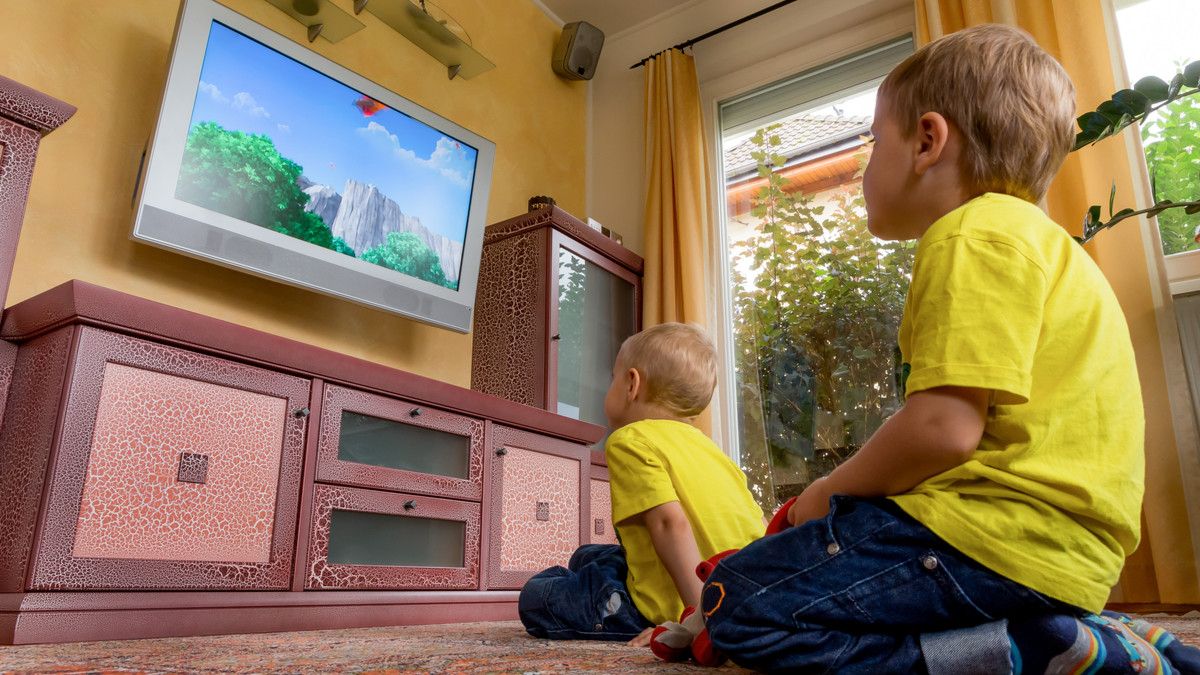 Tips Sehat Membatasi Anak Pakai Gawai dan Nonton TV