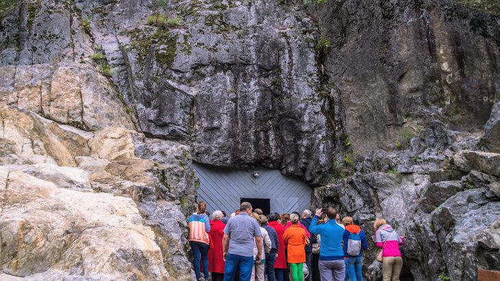 Tips Aman dan Sehat Saat Wisata Gua