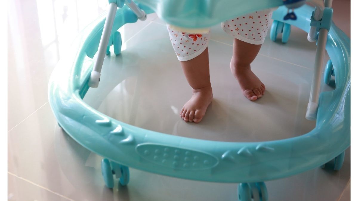 Perlukah Baby Walker untuk Melatih Anak Berjalan?
