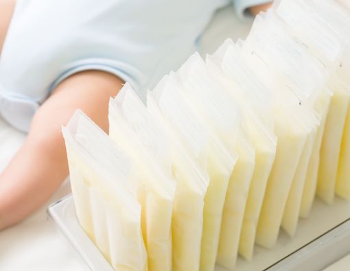 Bunda, Ketahui Perbedaan Warna ASI Berikut Ini Beserta Artinya