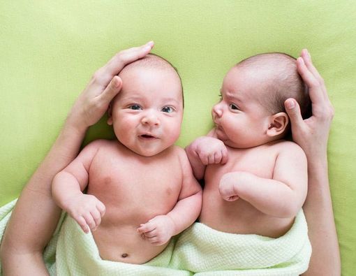 Perhatikan Hal Ini Sebelum Menyusui Bayi Kembar