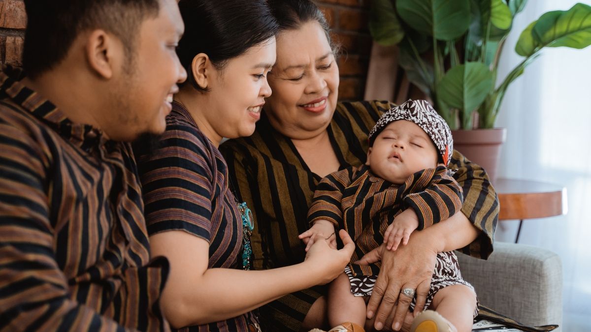 Manfaat Turun Tanah (Tedak Siten) untuk Anak, Rangkaian Hingga Tips dalam pelaksanaan Turun Tanah