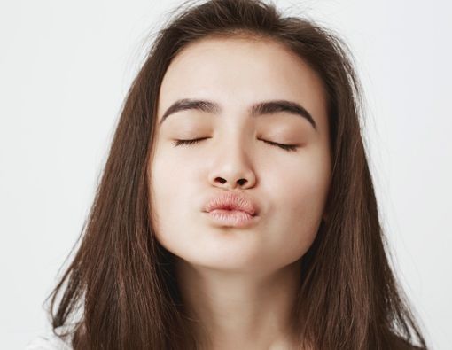 Gaya Ciuman ala Kama Sutra yang Patut Dicoba