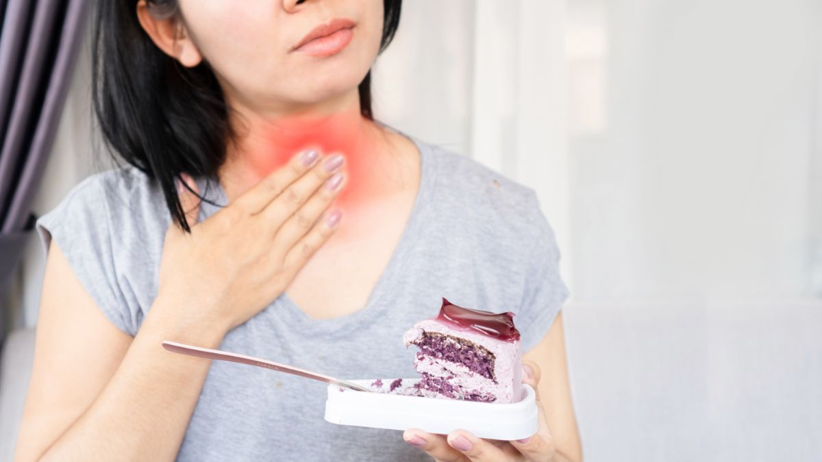 6 Penyebab Tenggorokan Sakit Saat Menelan dan Cara Mengatasinya