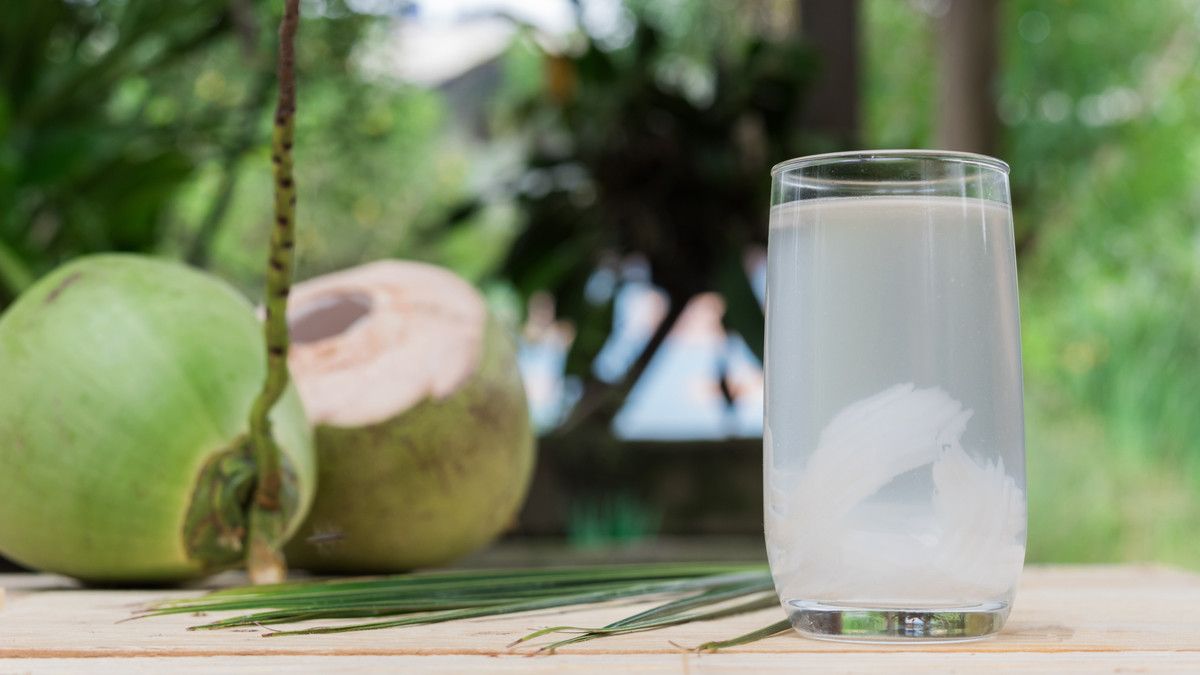 Air Kelapa Muda Bisa Mengatasi Muntaber?